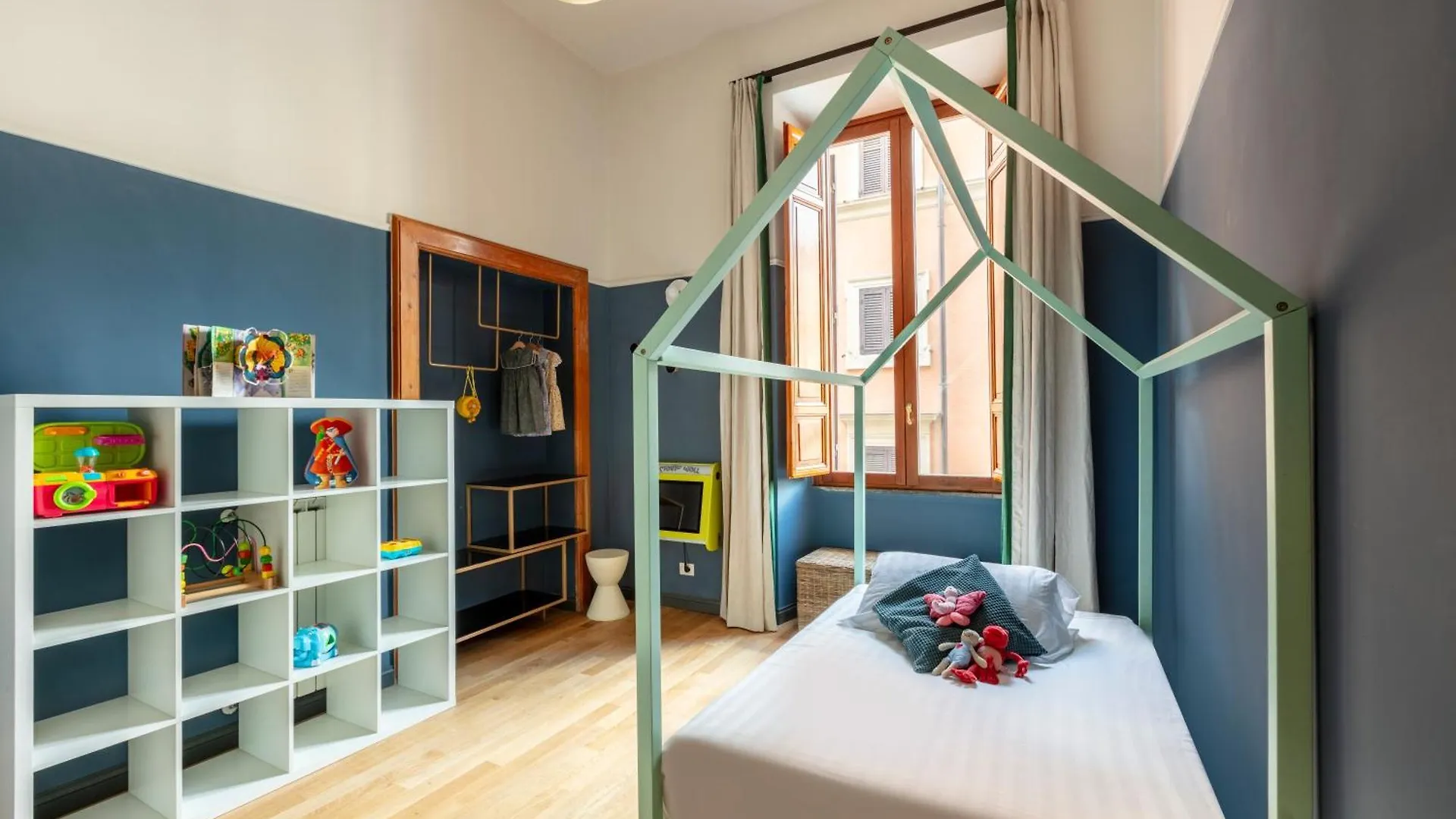 Romac Baullari Holiday Apartment In Campo De Fiori Italy