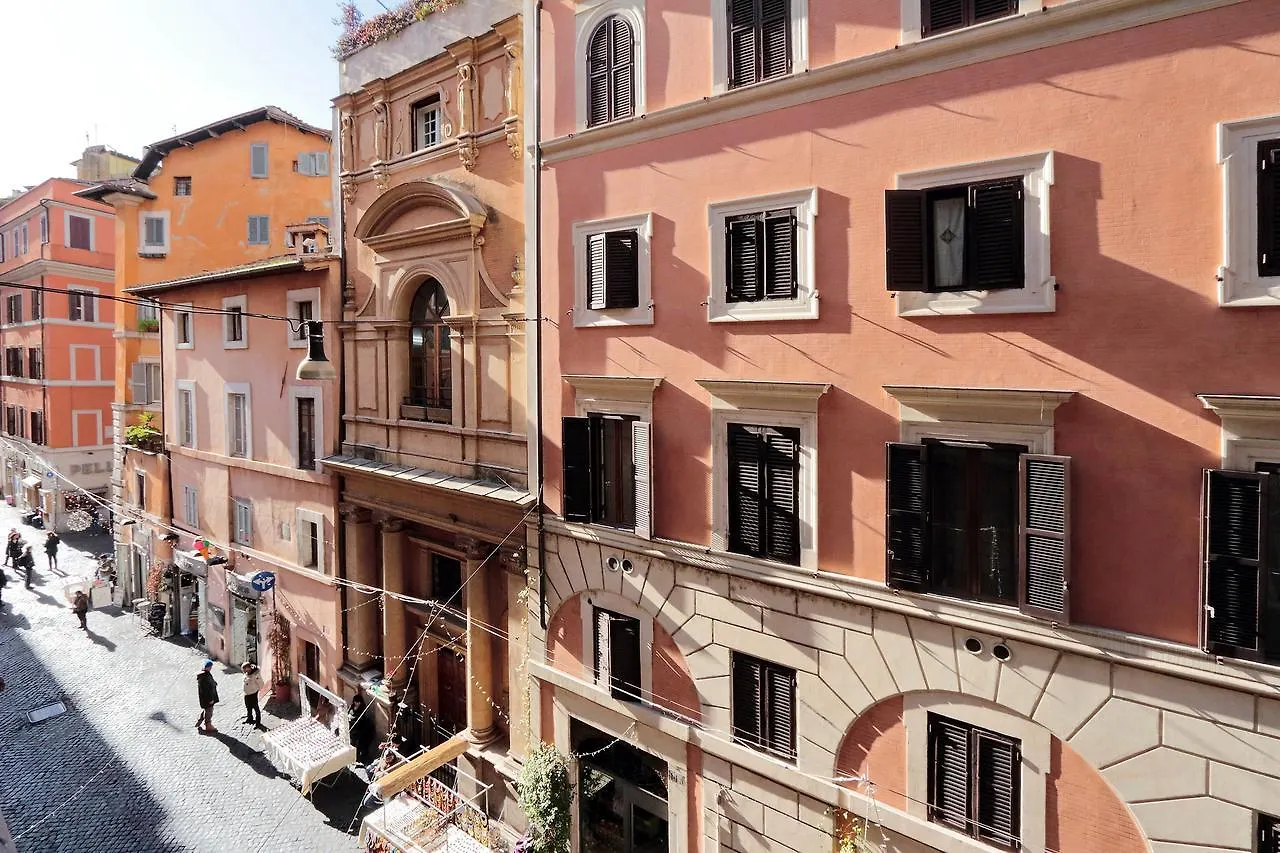 Romac Baullari Holiday Apartment In Campo De Fiori Italy